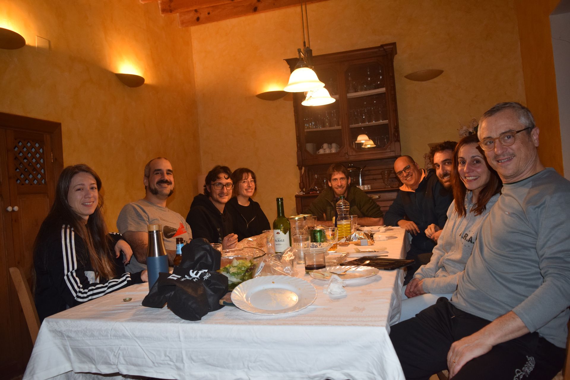 Por orden de aparición en la imagen de izquierda a derecha: Kon, Lai, Jordi, Carla, Adriá, Sergi,Dani, servidora y Eugeni